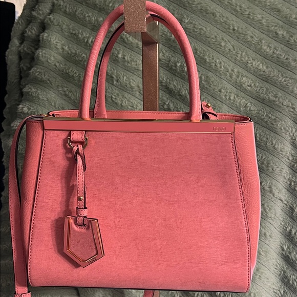 Elegant Pink Fendi Handbag - Picture 1 of 13